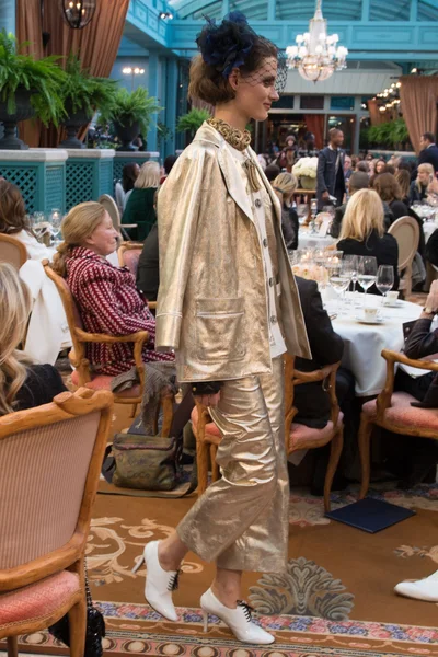 Look 28
